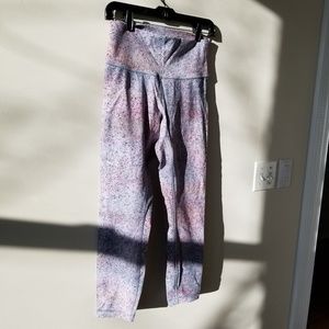 Lululemon Wonder Under Capri Pants Size 8